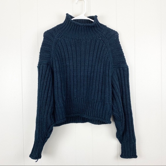 H&M | Navy Cropped Cable Knit Long Sleeve Sweater - Picture 1 of 5